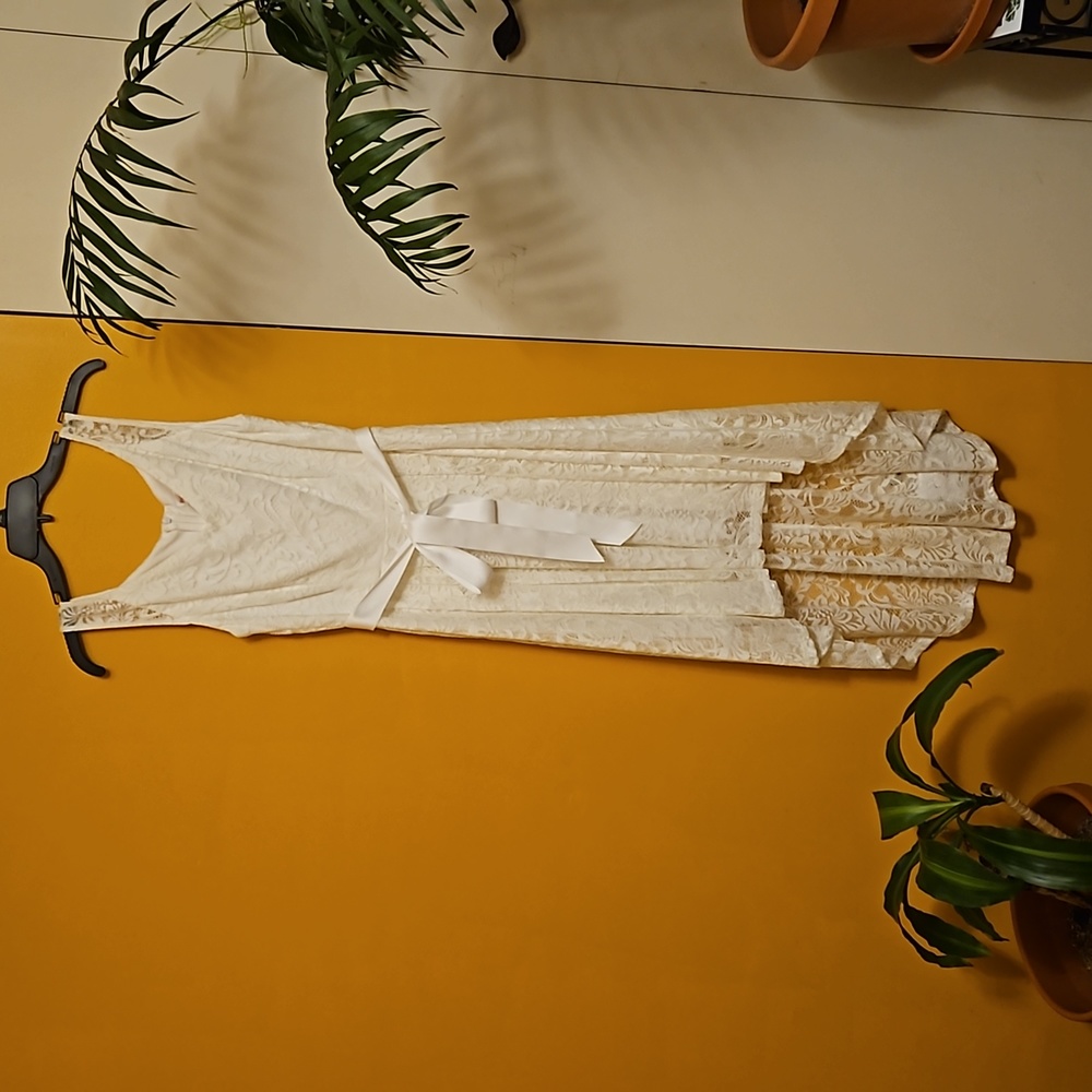 Berry Love White Lace Hi-Lo cocktail formal dress size Medium